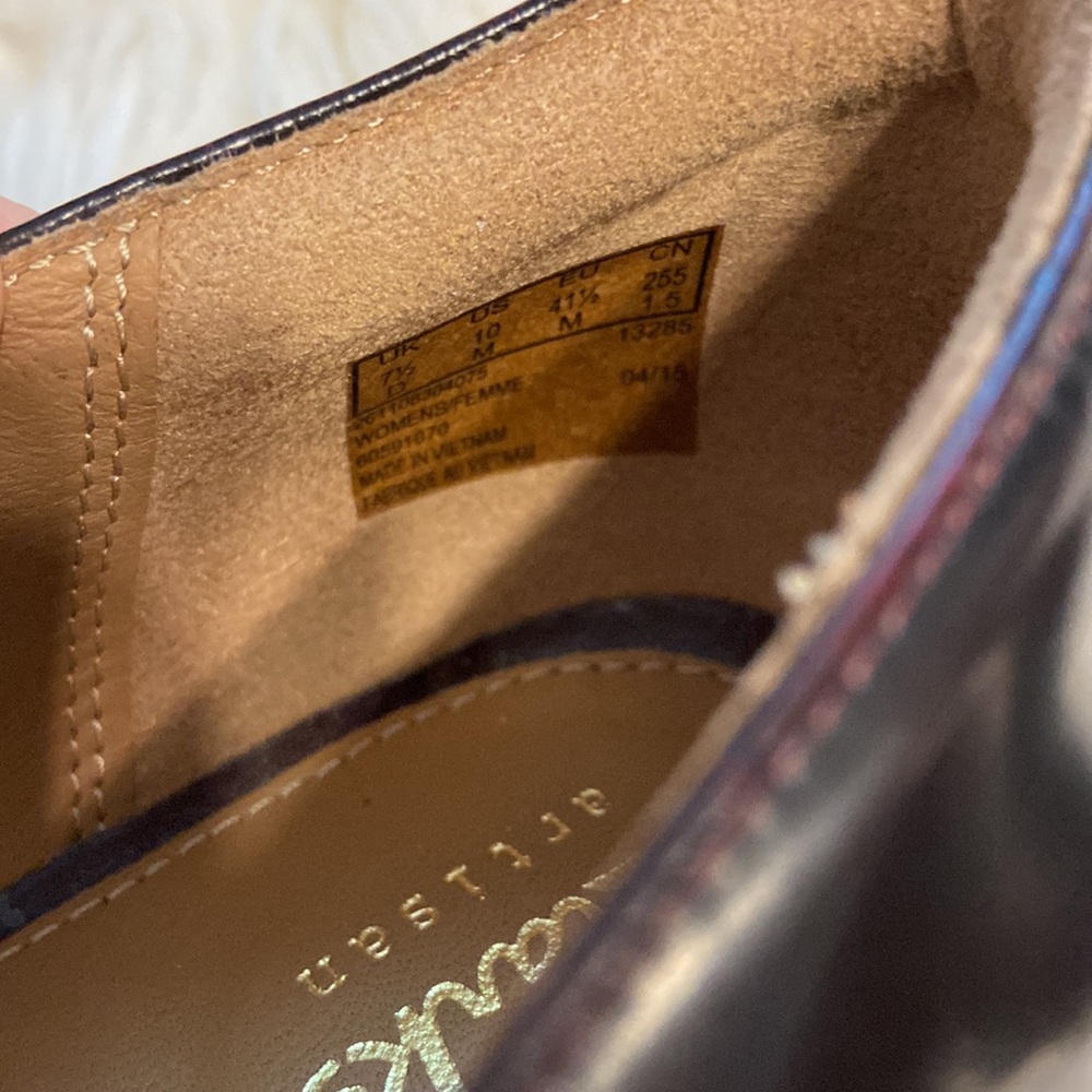 CLARKS LEATHER Artisan Heels size 10 excellent condition never been worn - Picture 14 of 16